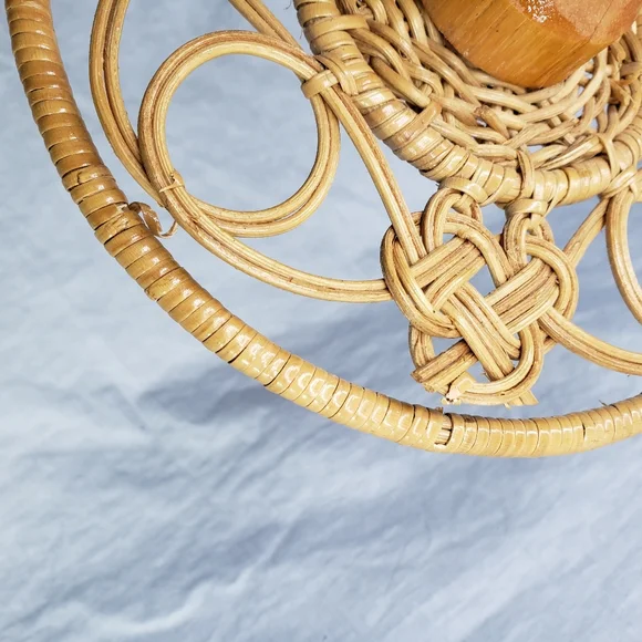 Long Vintage Wicker Towel Rack - Picture 9 of 10